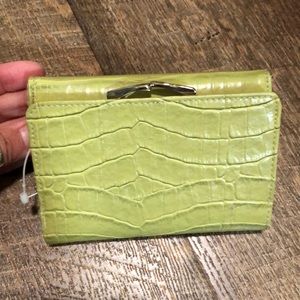 Mundi Spring Green Wallet Change Purse Pockets Coin Snap